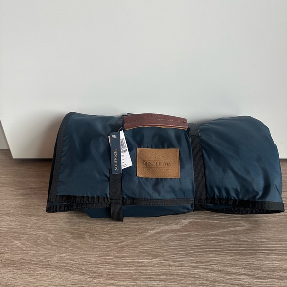 Pendleton Navy and Multicolor Roll-Up Blanket - Picture 4 of 7